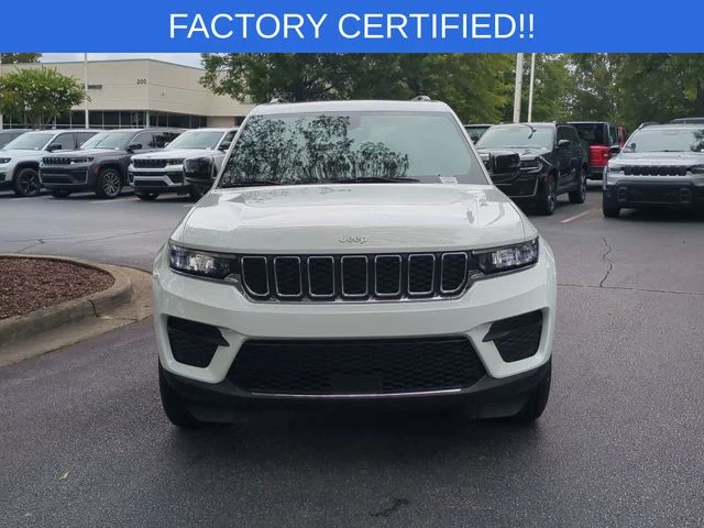 Used 2025 White/off-white Jeep Laredo X image 8