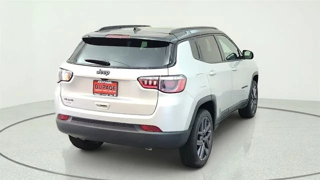 New 2026 Silver Zynith Metallic Clear-Coat Exterior Paint Jeep Limited image 12