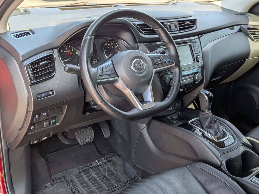 Used 2022 Red Nissan SL image 32