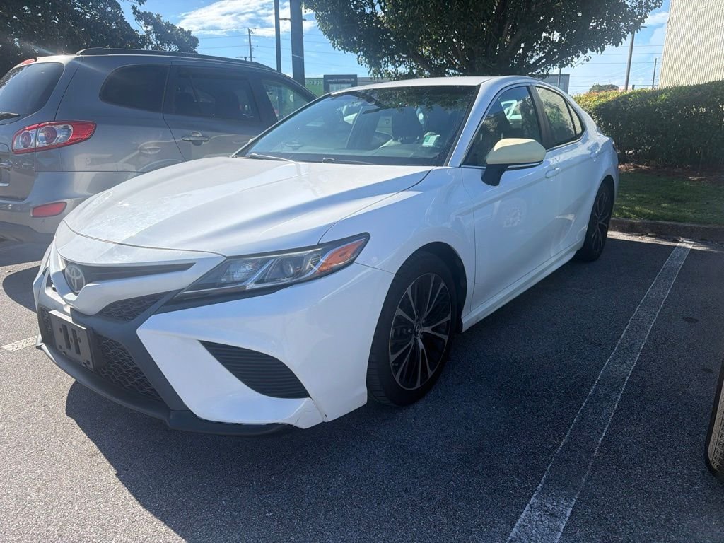 Used 2018 White Toyota SE image 1