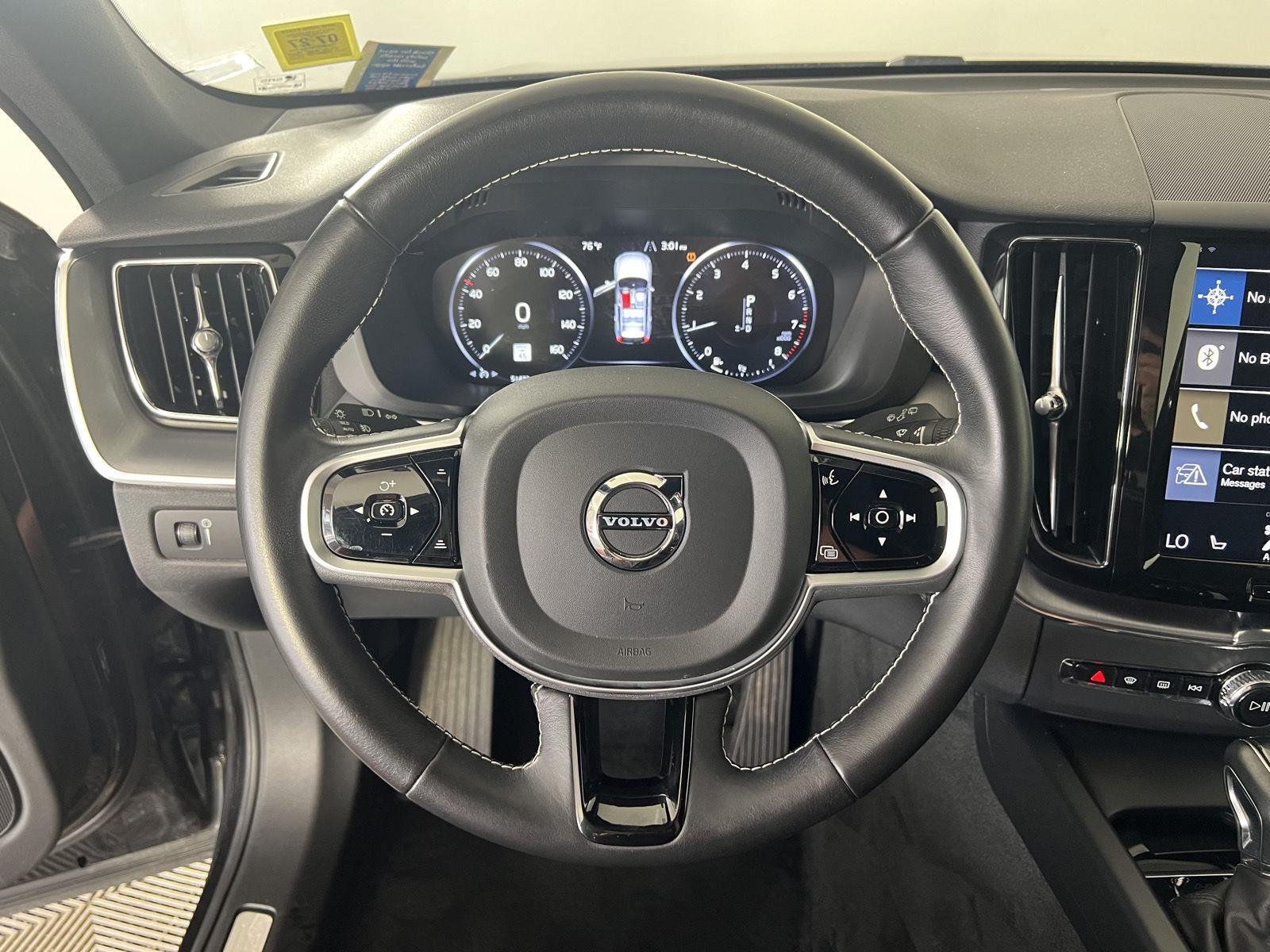 Used 2020 Onyx Black Metallic Volvo Momentum image 11