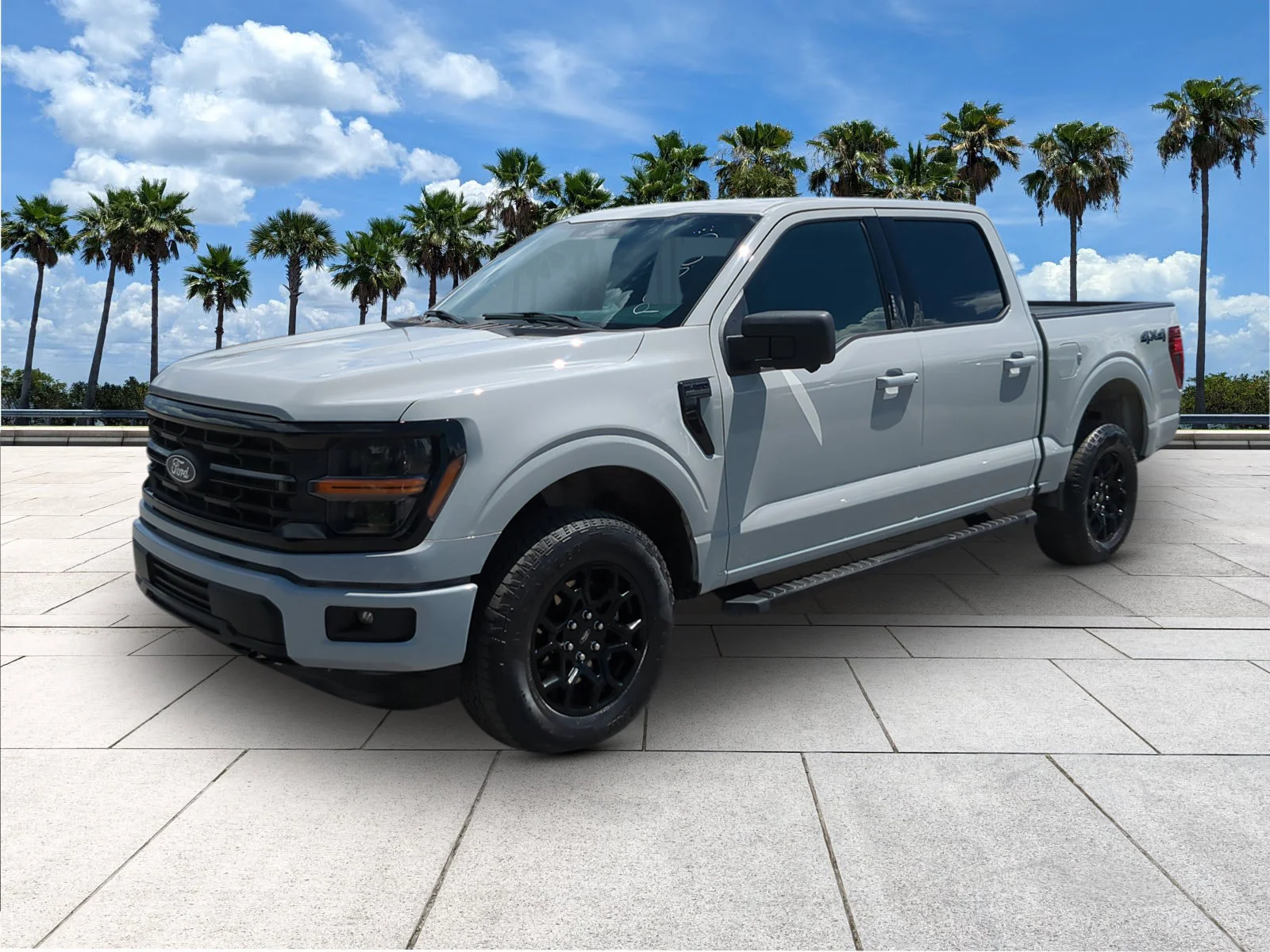 Used 2024 Avalanche Ford XLT image 3