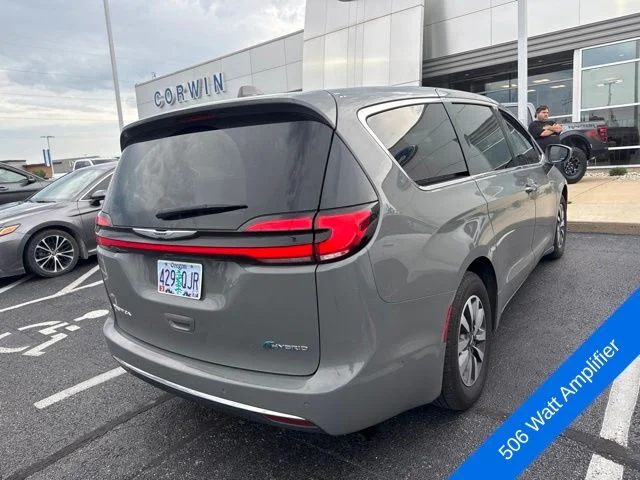 Used 2022 Ceramic Gray Clearcoat Chrysler Touring L image 7