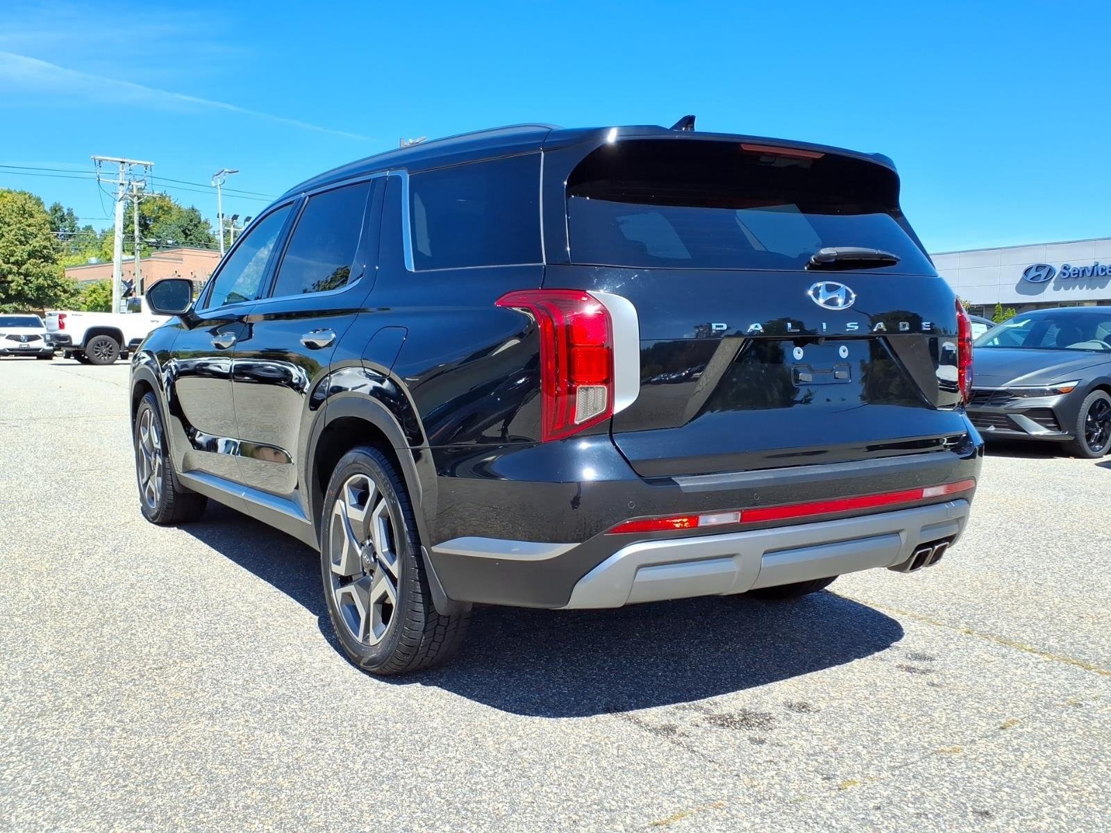 Certified Used 2024 Abyss Black Pearl Hyundai SEL 7P image 8