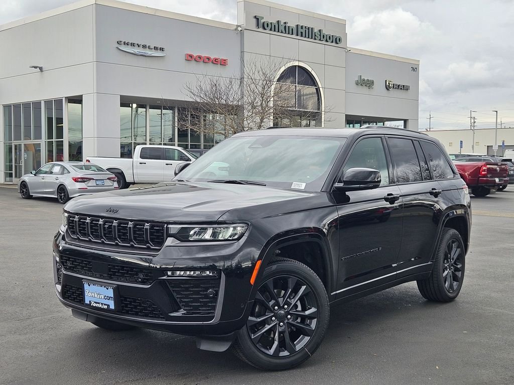 New 2026 Diamond Black Crystal Pearl-Coat Exterior Paint Jeep Limited Reserve image 2