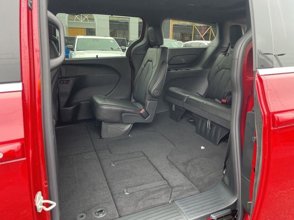 New 2026 Red Hot Pearl-Coat Exterior Paint Chrysler Select image 30