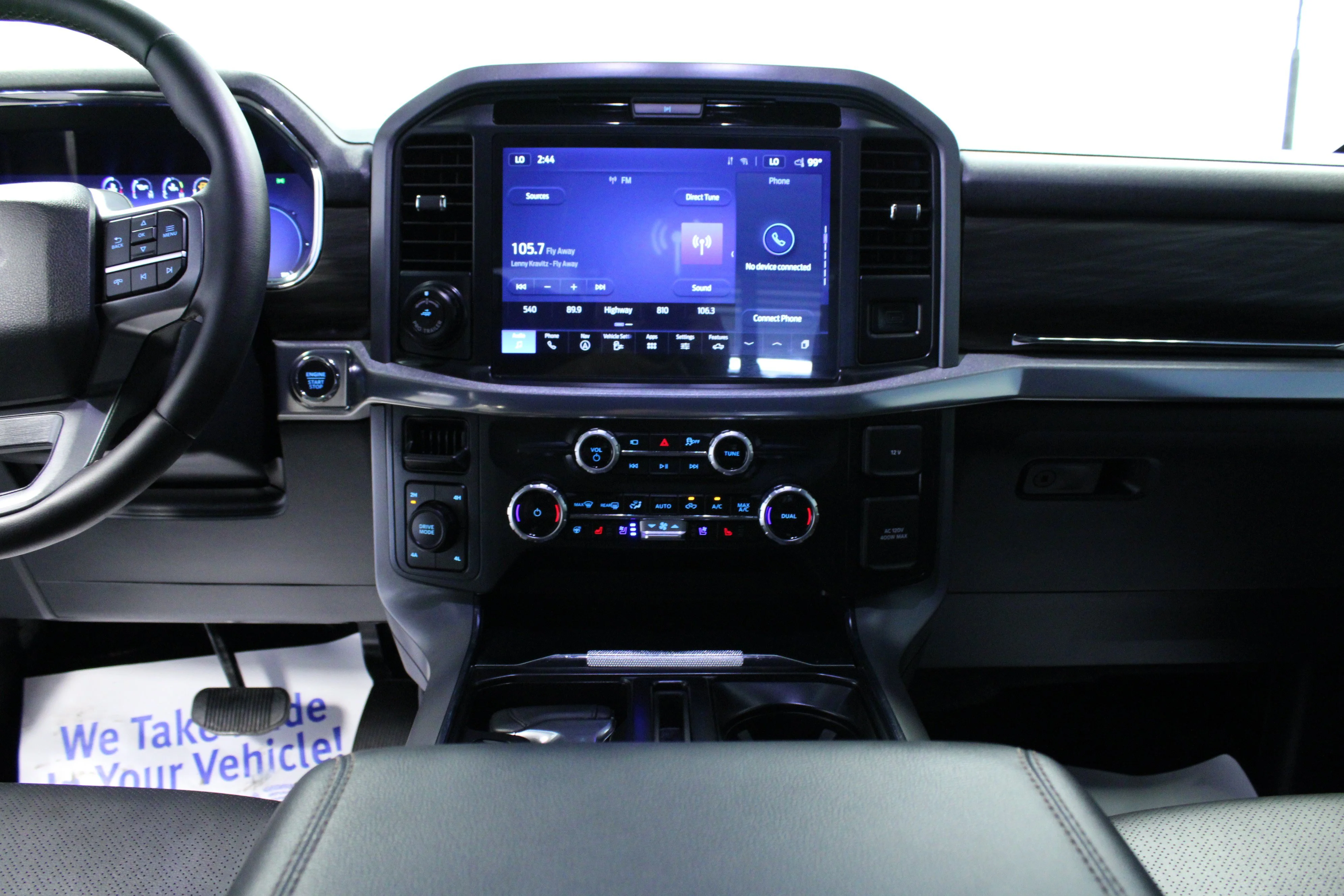 Used 2025 Agate Black Metallic Ford LARIAT image 18