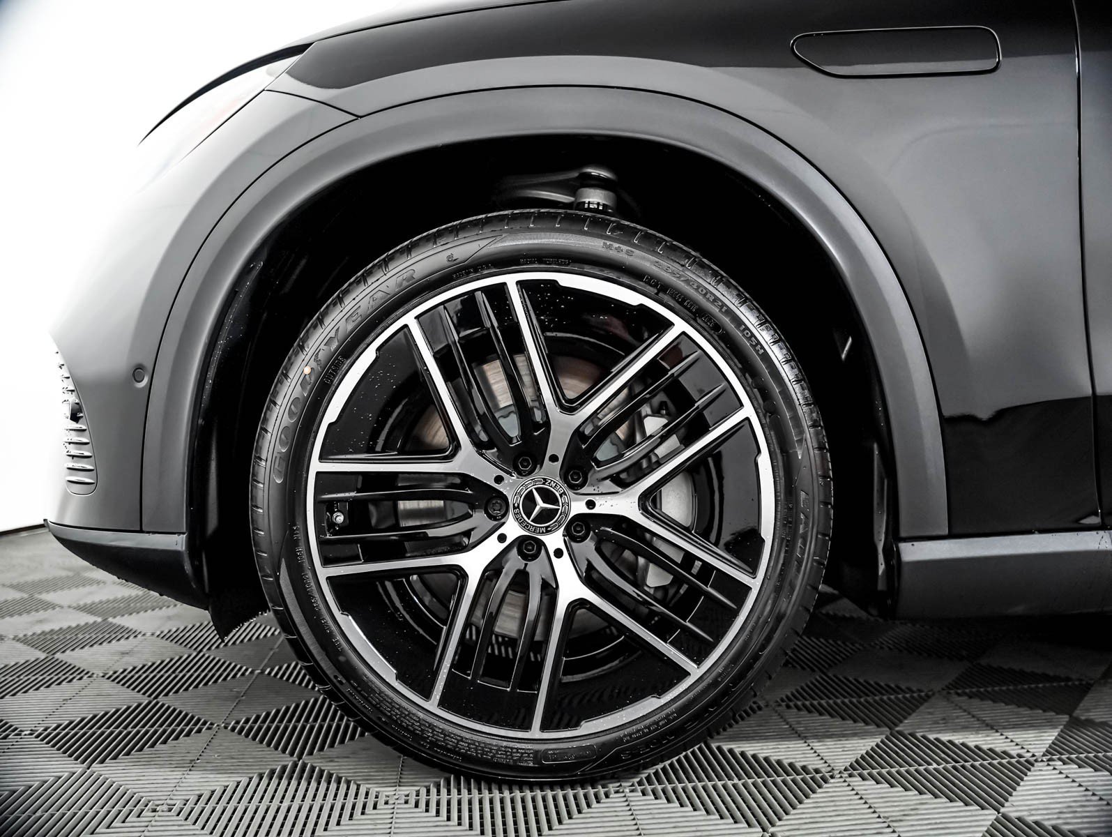 New 2027 Obsidian Black Metallic Mercedes-Benz EQE 320+ image 3