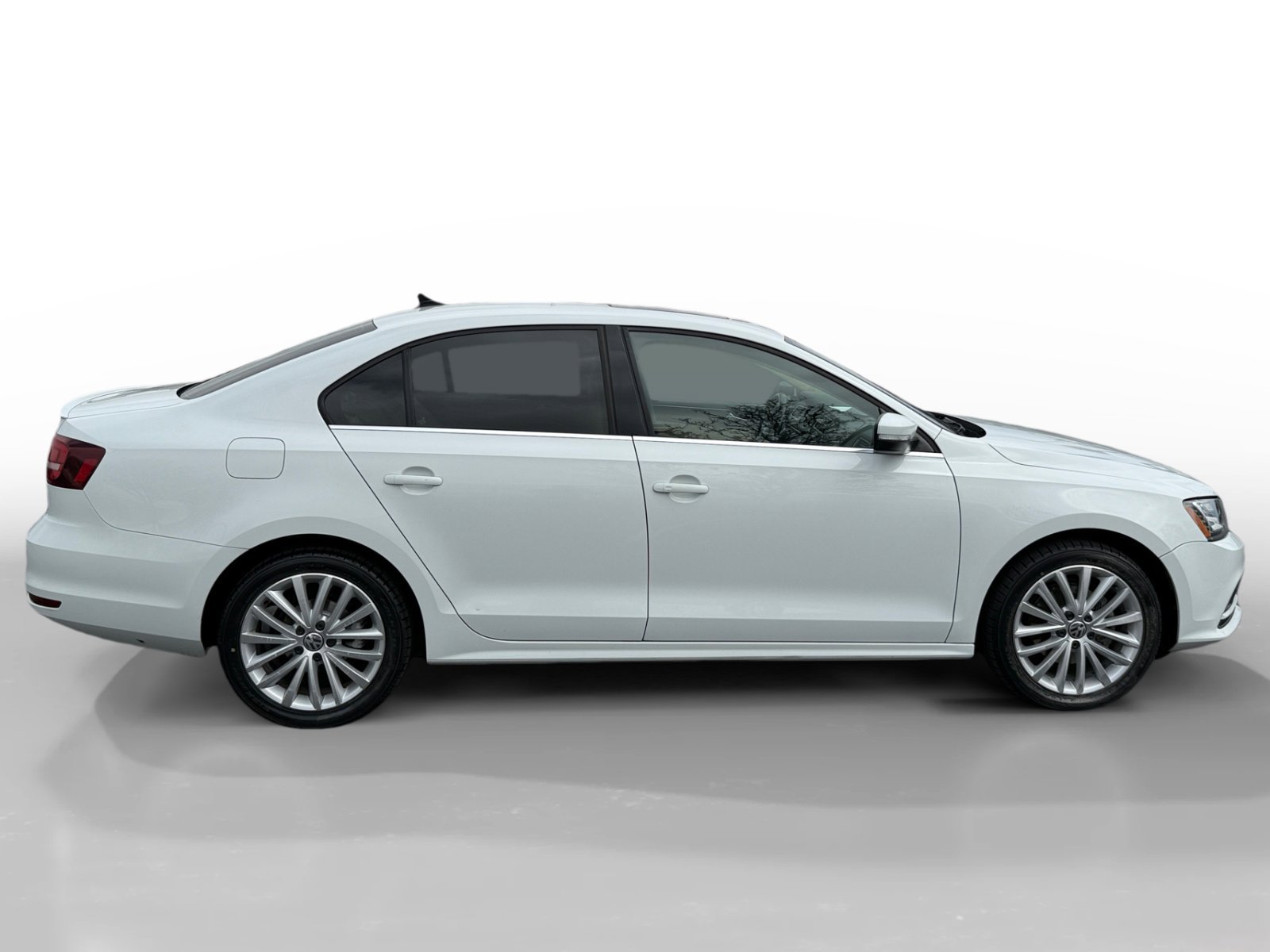 Used 2016  Volkswagen  image 6