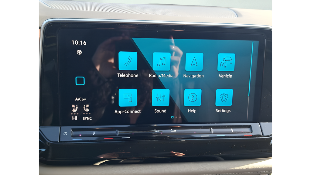 New 2026 Silver Volkswagen SE w/Technology image 17