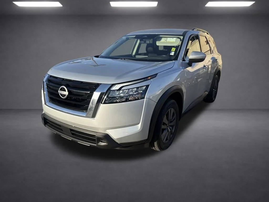 Used 2025 Silver Nissan SV image 3