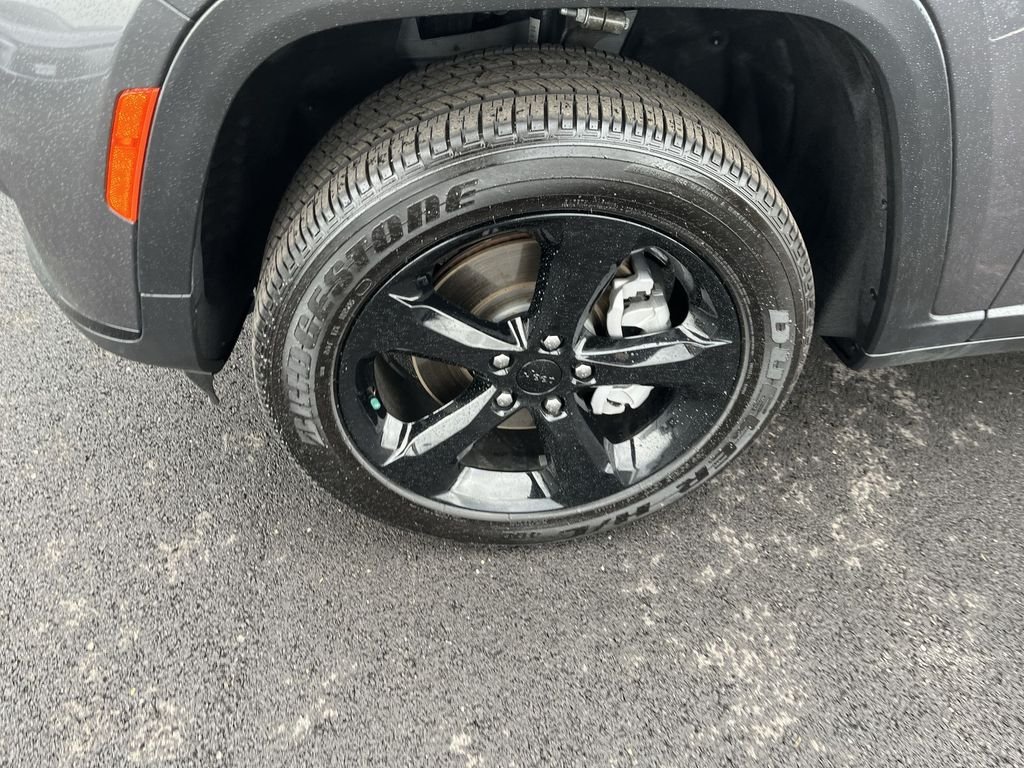 Used 2025 Gray Jeep Altitude X image 10