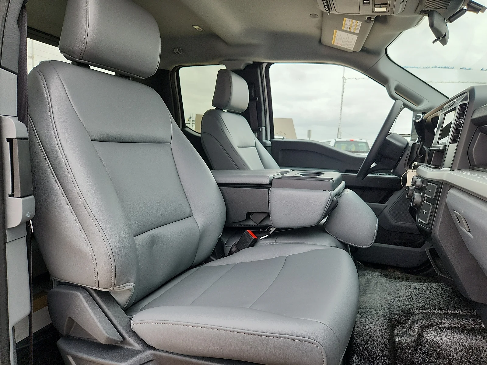 New 2026 Oxford White Ford XL image 20