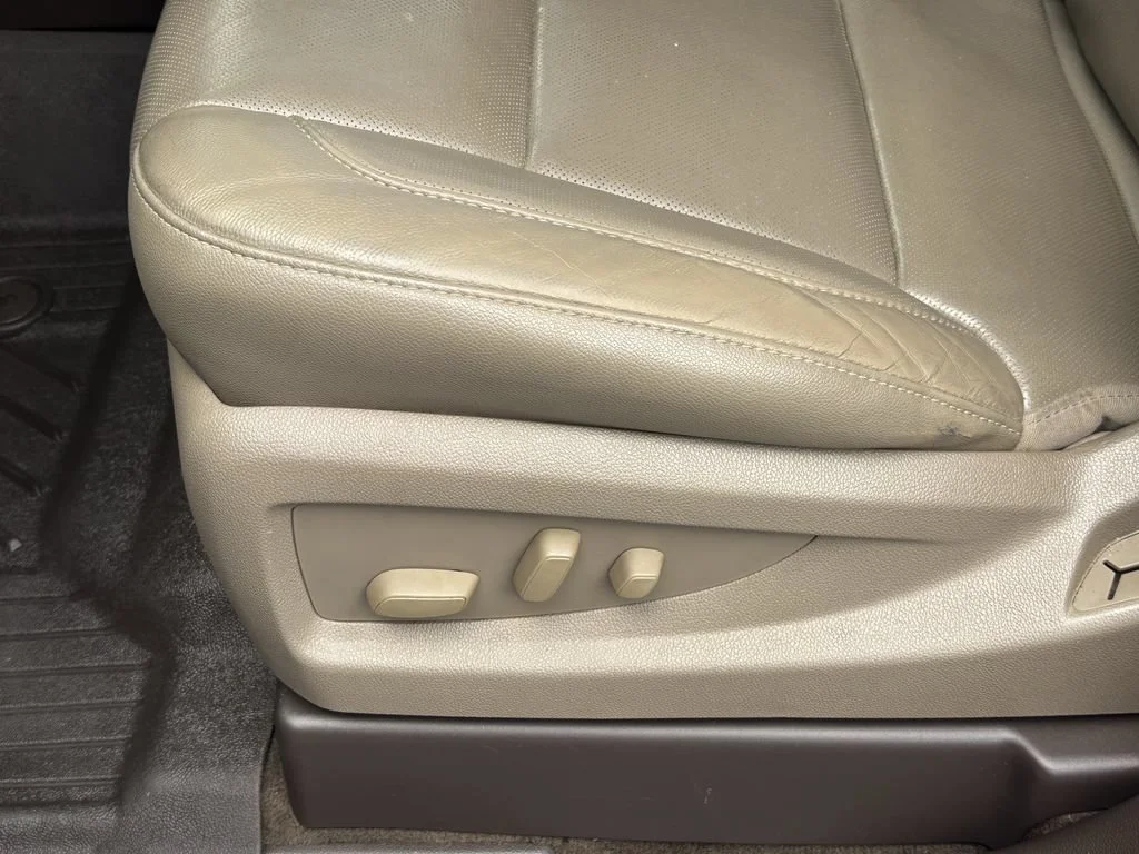 Used 2017 WHITE FROST TRICOAT GMC SLT image 19