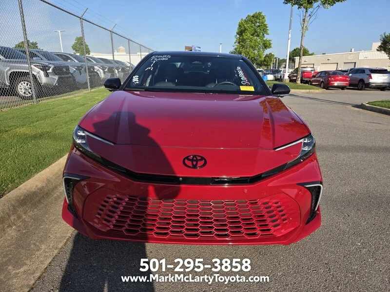 Used 2025 RED/BLACK TOP TOYOTA XSE image 2