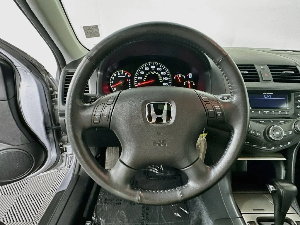 Used 2005 Silver Frost Metallic Honda EX-L image 12