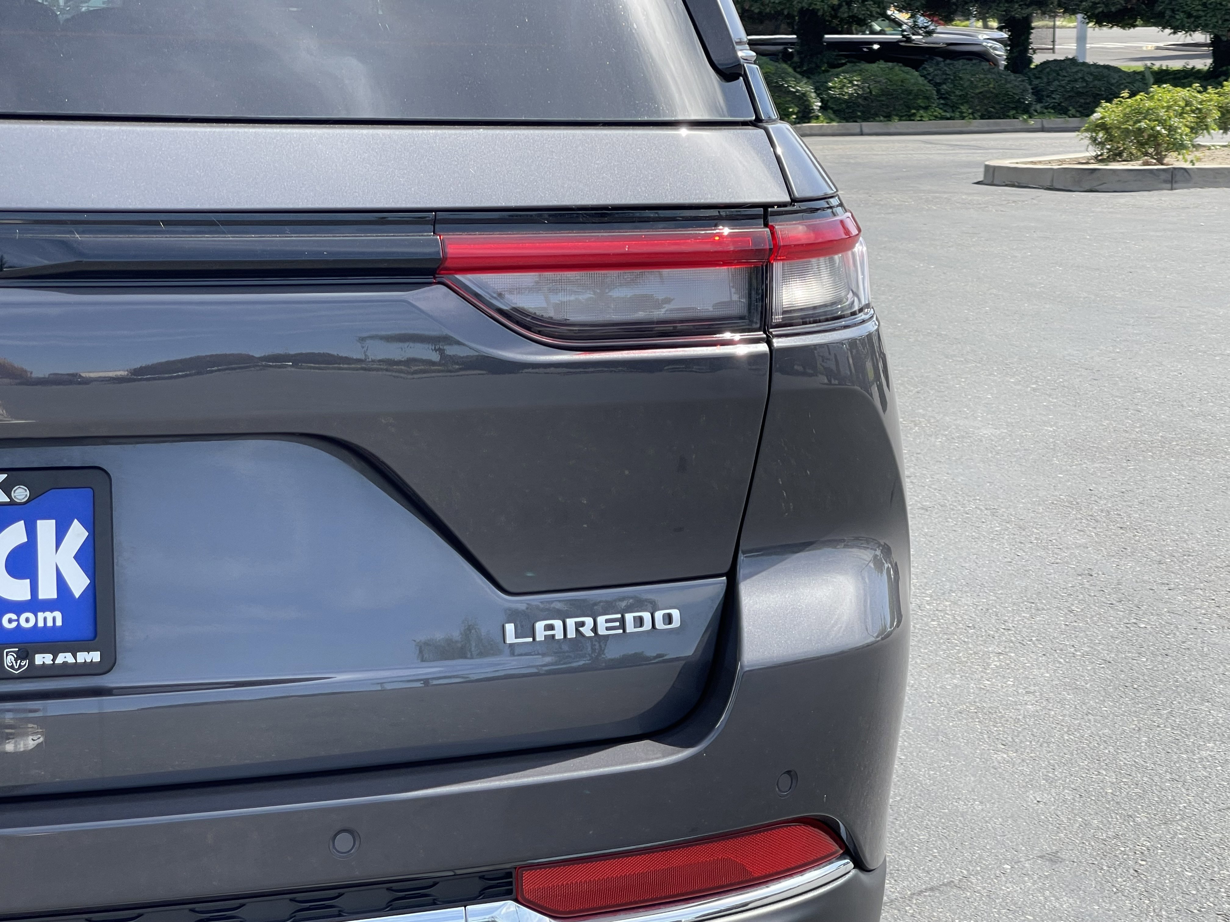 New 2026 Baltic Gray Metallic Clear-Coat Exterior Paint Jeep Laredo image 11