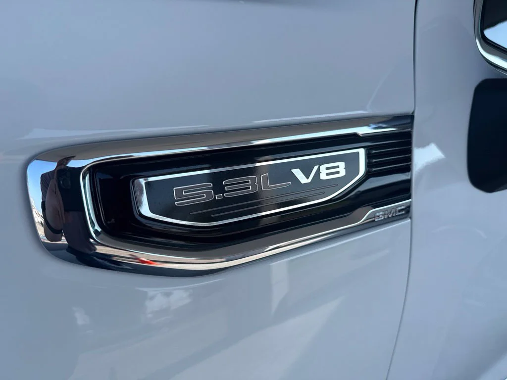 Used 2025 Summit White GMC SLT image 18