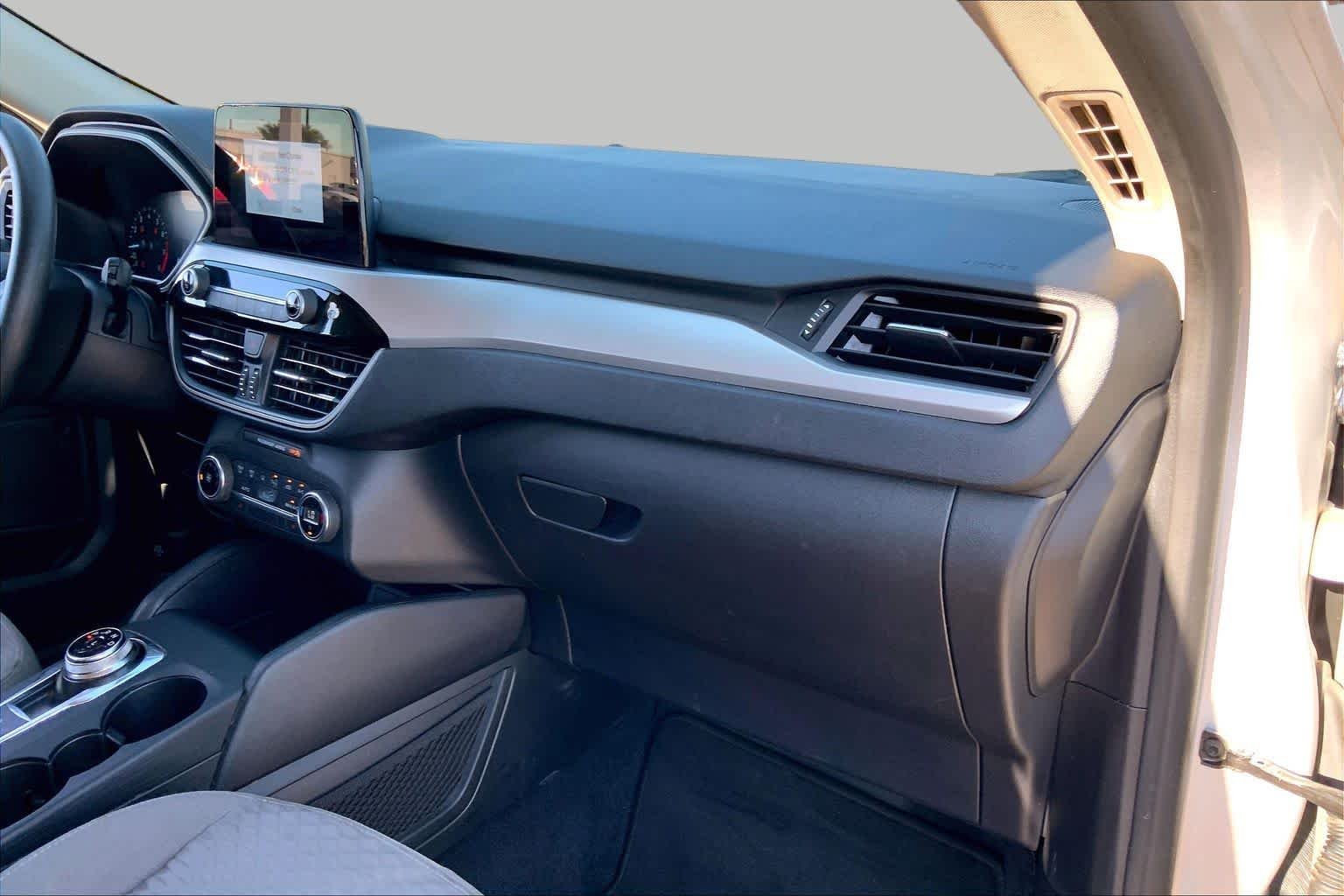 Used 2020 Ingot Silver Metallic Ford SE image 19