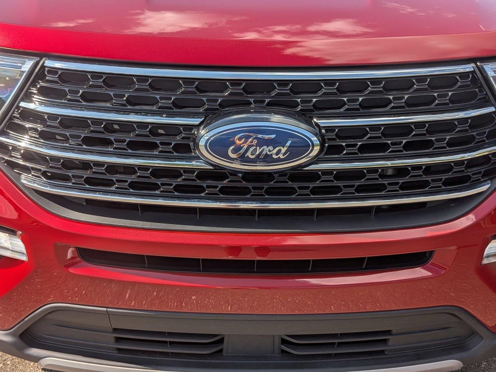 Used 2021 Rapid Red Metallic Tinted Clearcoat Ford XLT image 13