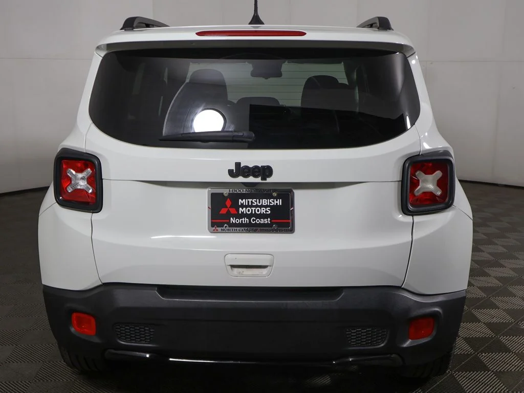 Used 2018 White Jeep Latitude image 9