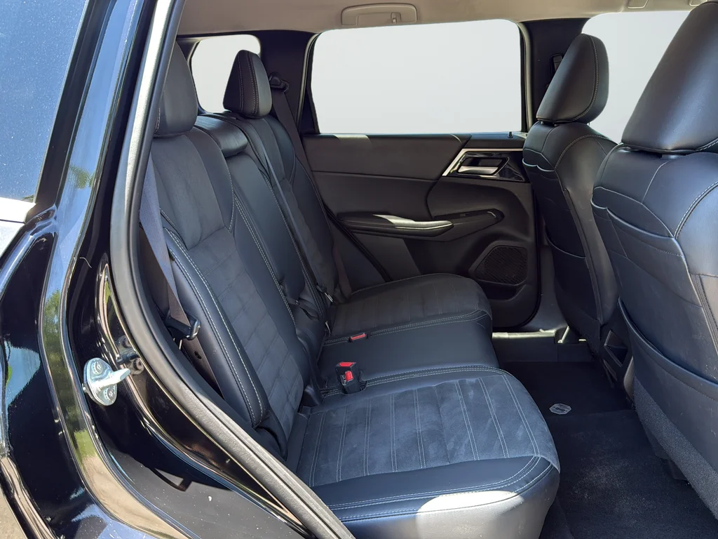 Used 2024 Black Mitsubishi SE image 22