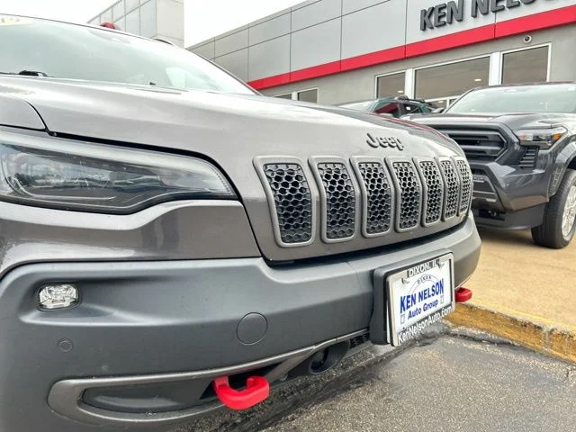 Used 2019 Gray Jeep Trailhawk image 4