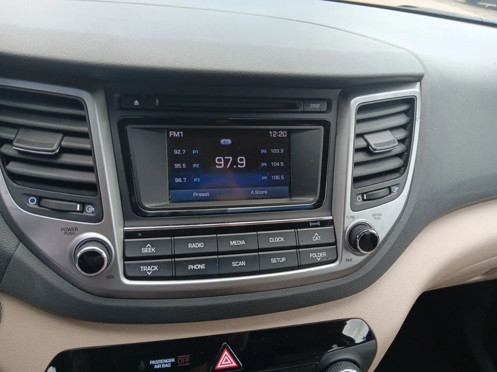 Used 2016 Ruby Wine Hyundai Sport image 22