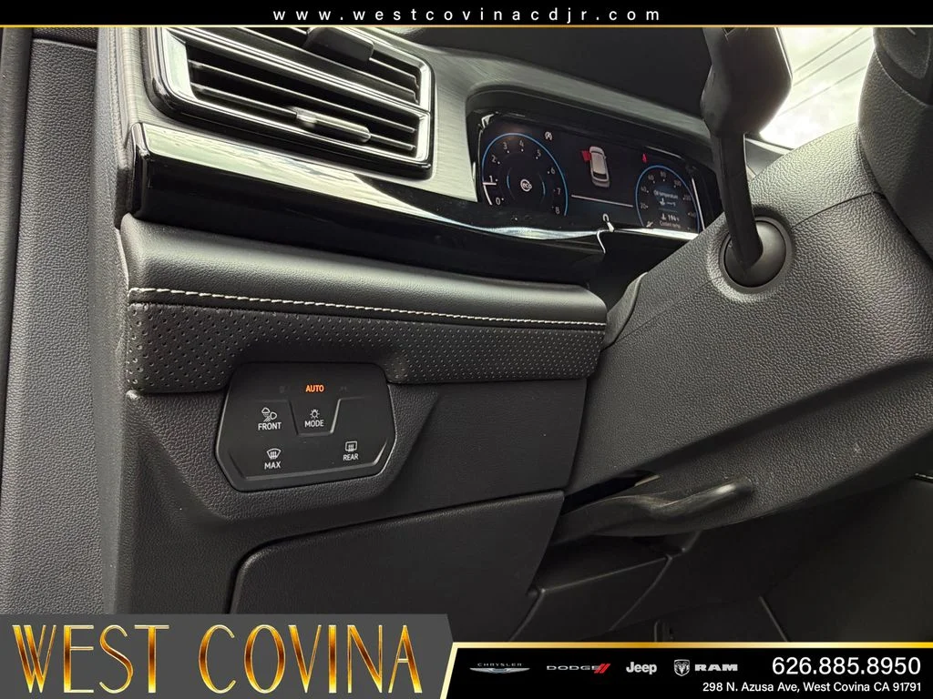 Used 2025 Black Volkswagen 2.0T SE w/Technology image 18