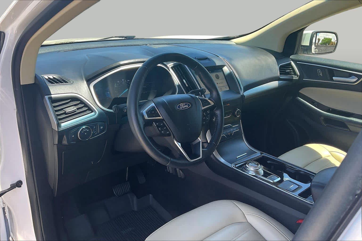 Used 2019 White Platinum Metallic Tri-Coat Ford SEL image 17
