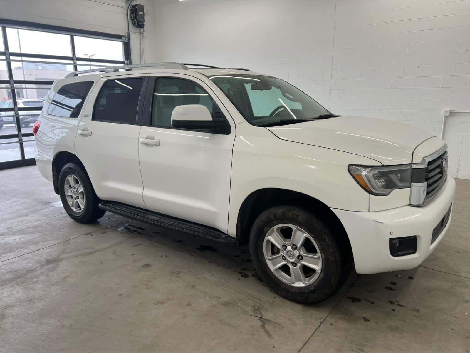 Used 2018 Super White Toyota SR5 image 5