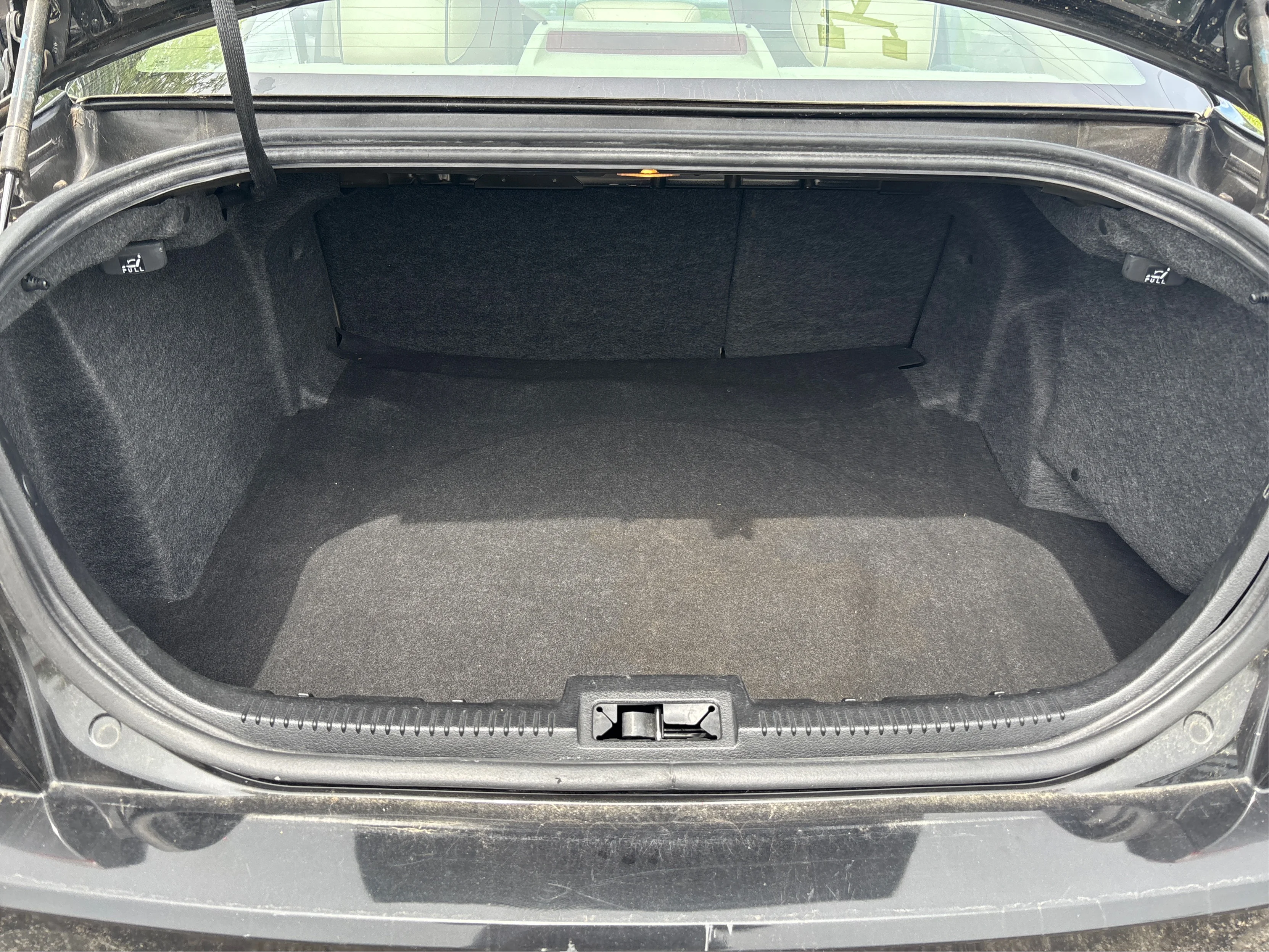 Used 2011 Black Lincoln base image 13