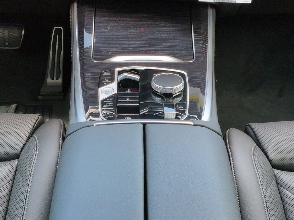 New 2026 Dravit Grey Metallic BMW xDrive50e image 19
