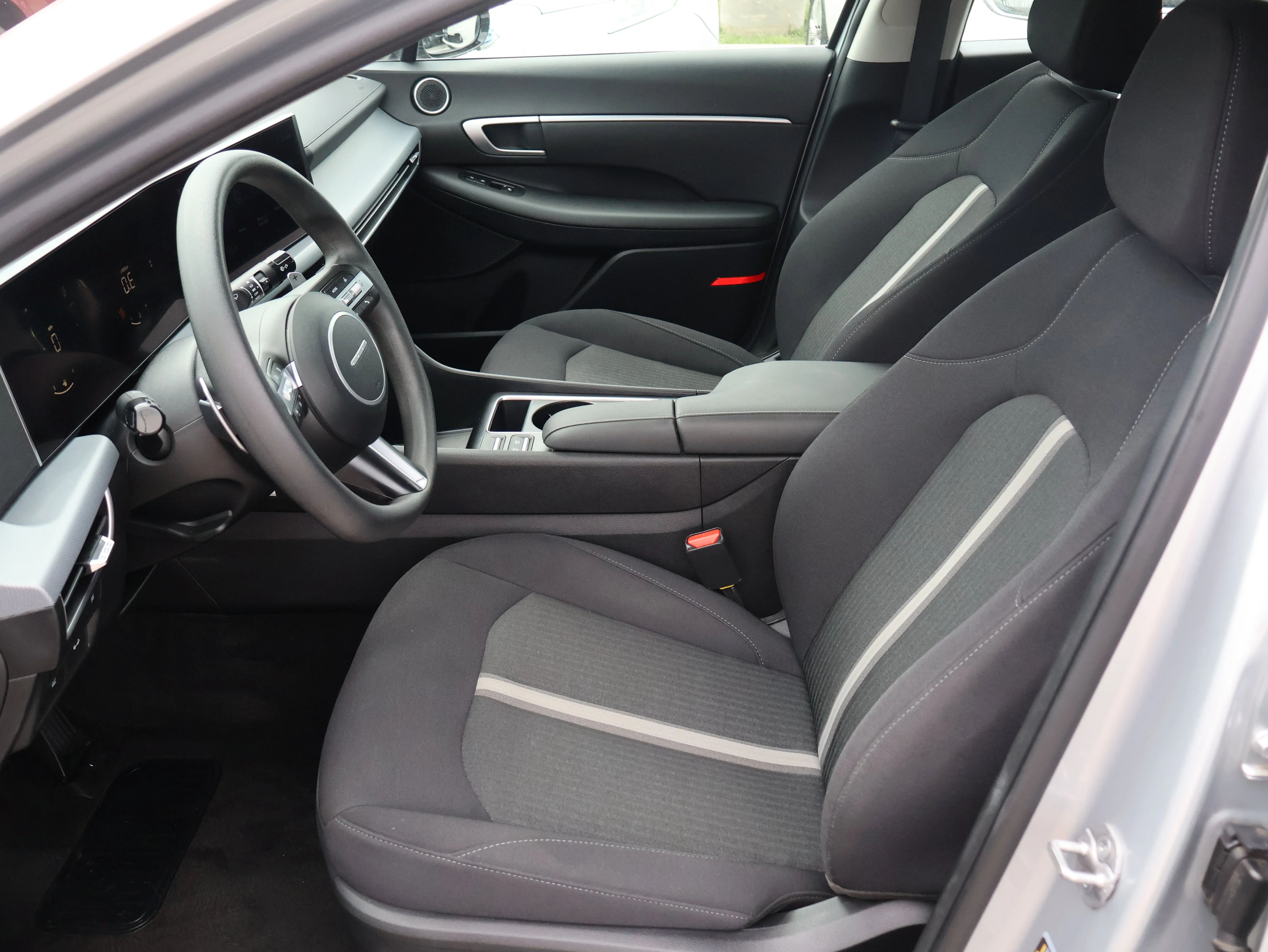 Used 2025 Aero Silver Hyundai SEL image 22