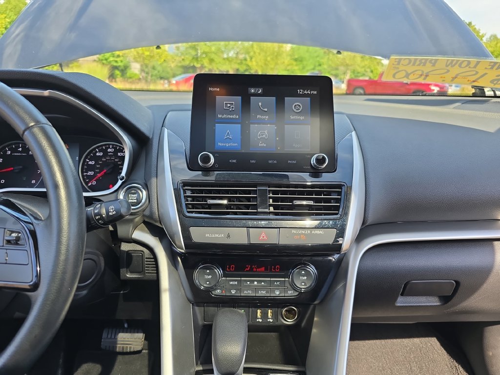 Used 2022 Black Mitsubishi SE image 20