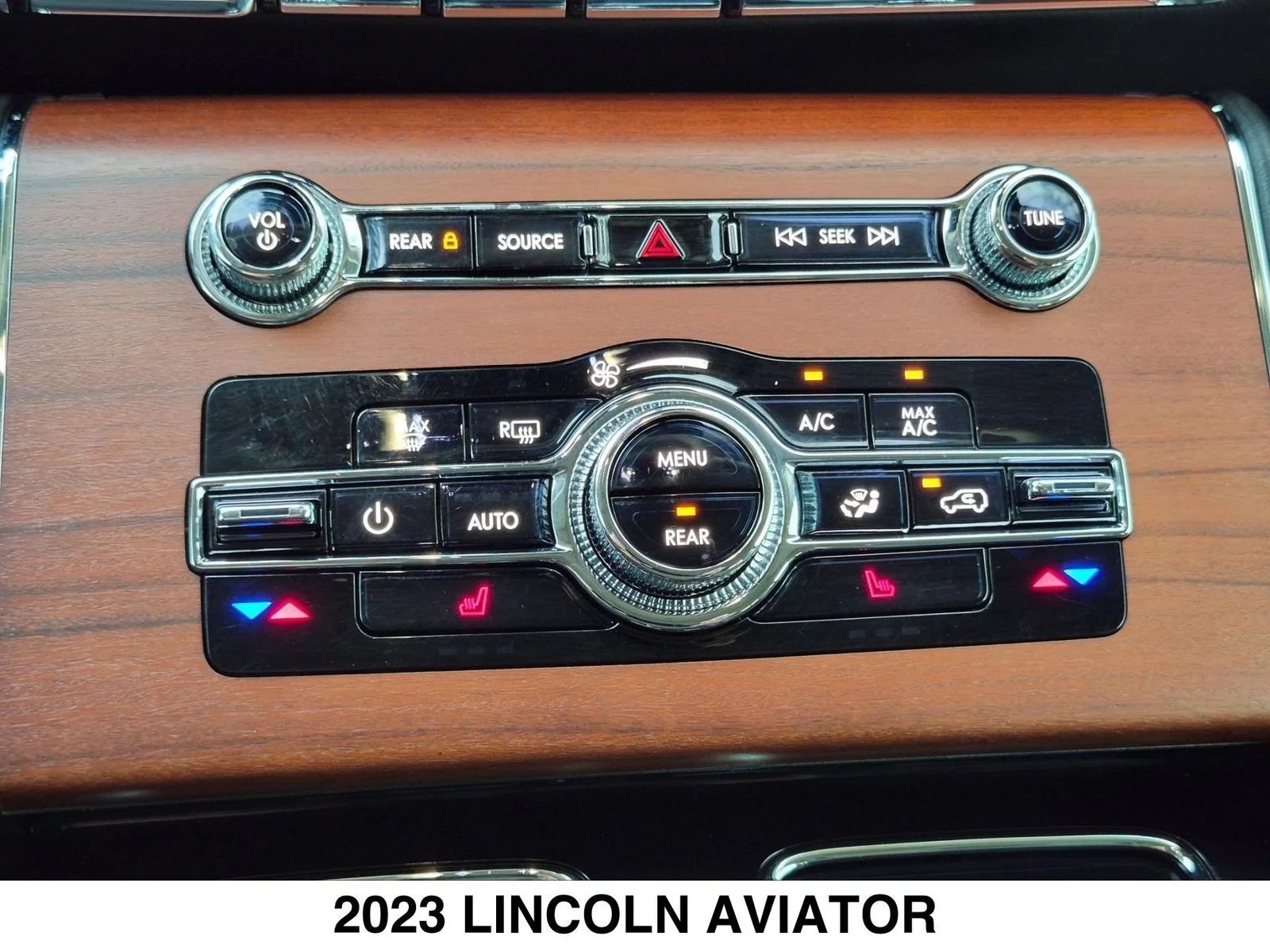 Used 2023 White Lincoln Reserve image 18
