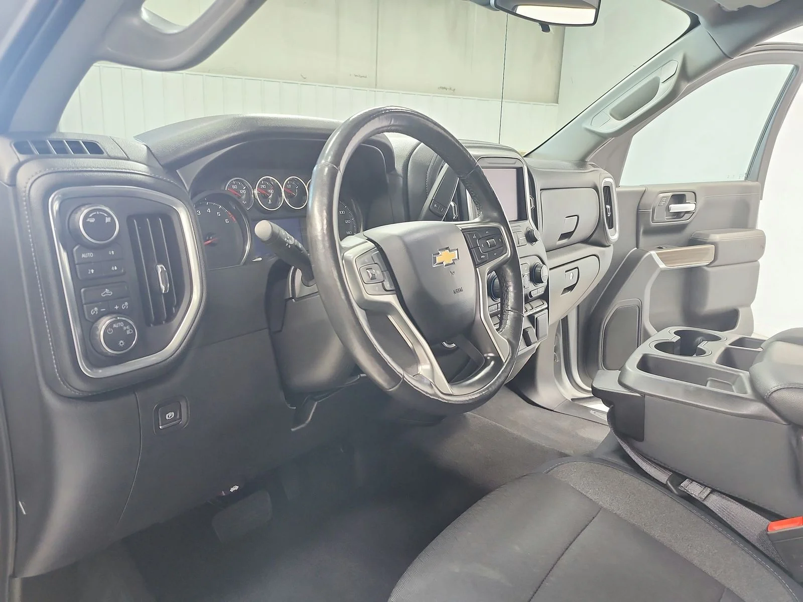 Used 2019 Silver Chevrolet LT image 18