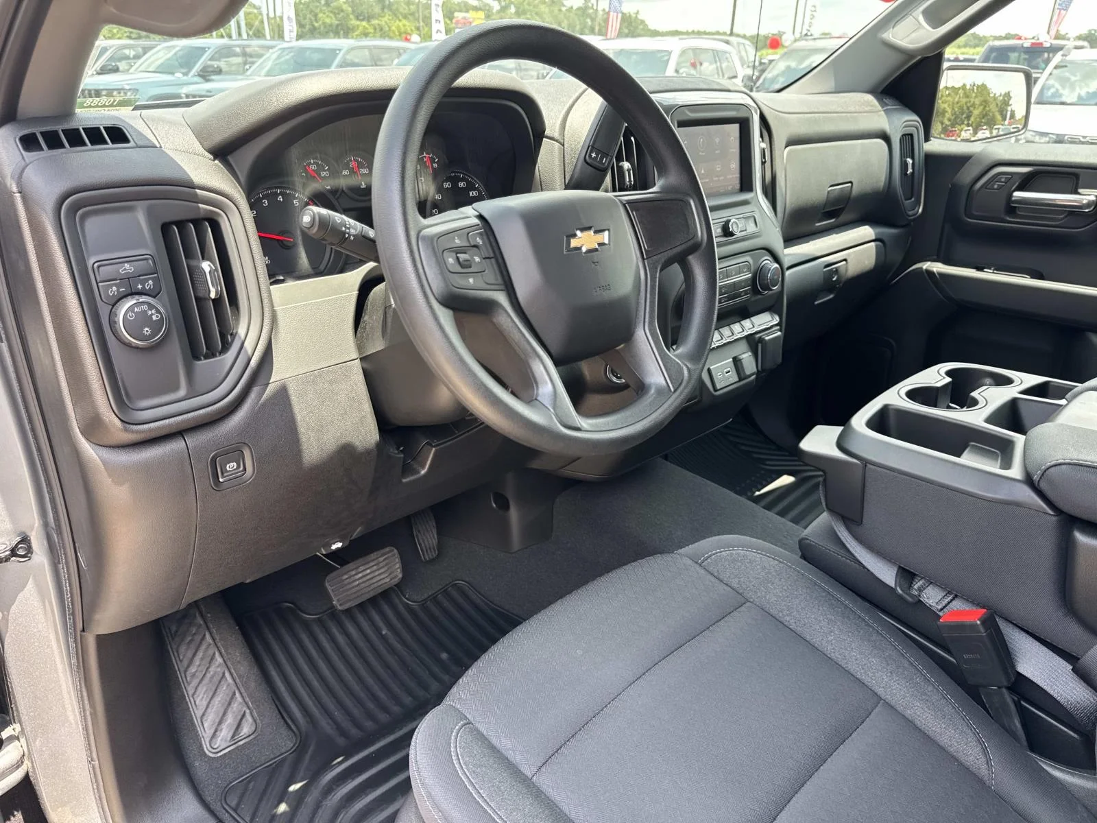 Used 2024 STERLING GRAY MET Chevrolet Custom image 17