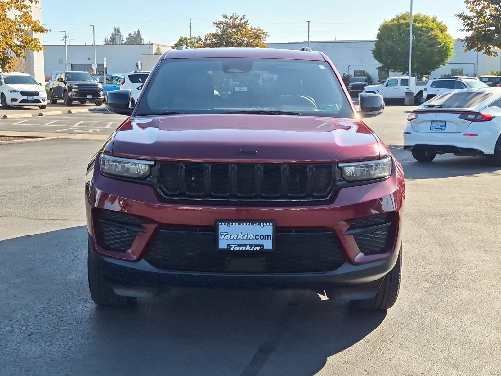 Used 2025 Red Jeep Altitude image 9