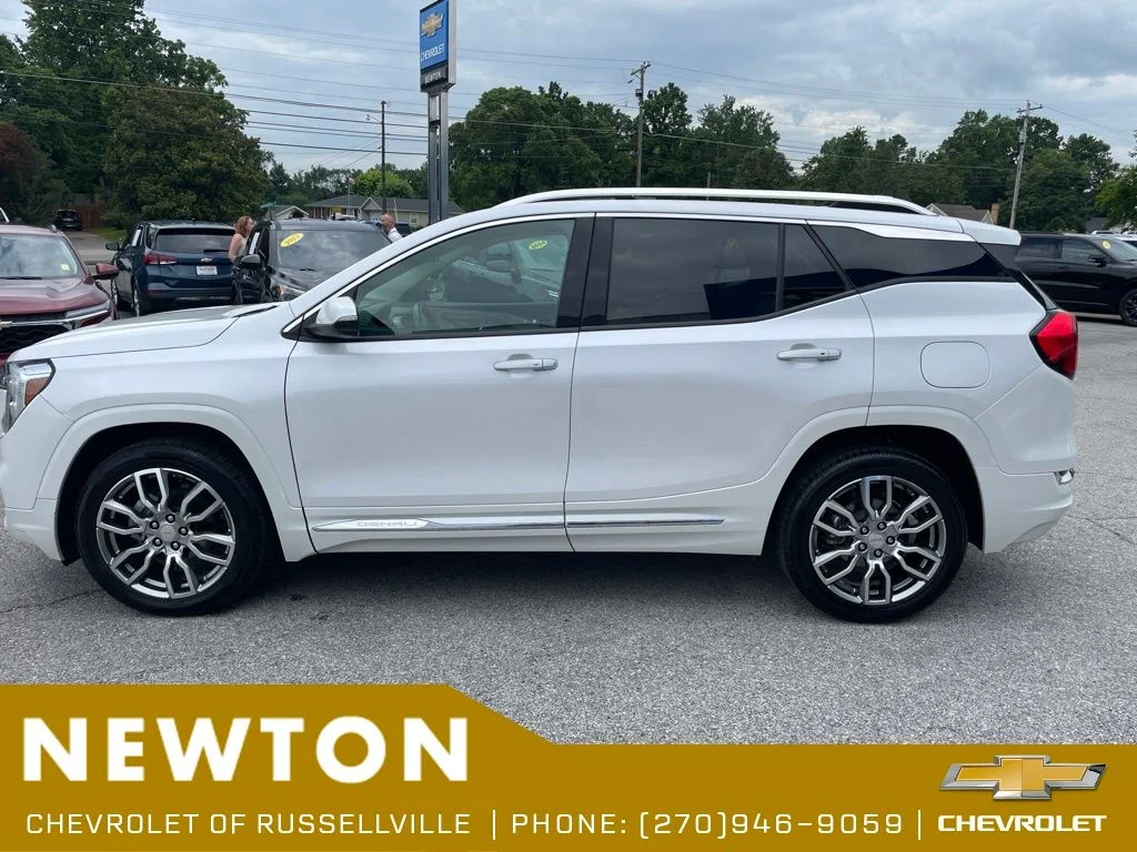 Used 2022 White Frost GMC Denali image 36