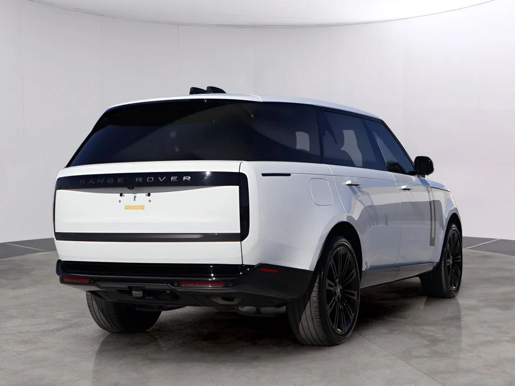 Used 2025 Fuji White Land Rover SE image 7