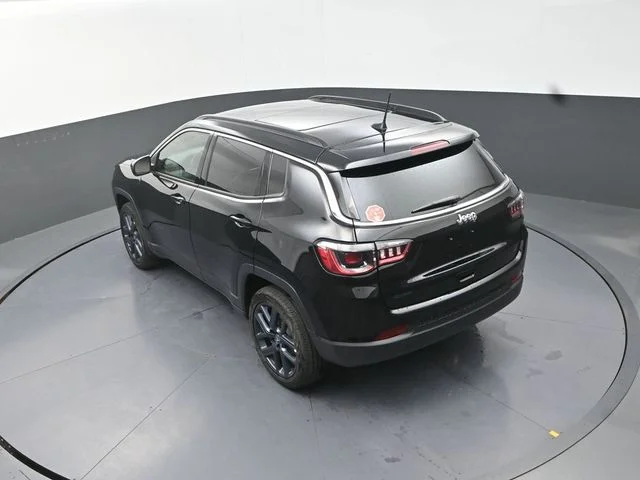 New 2026 Diamond Black Crystal Pearlcoat Jeep  image 15