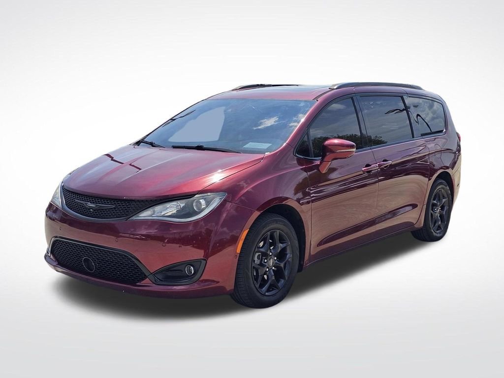 Used 2019 Red Chrysler Limited image 3