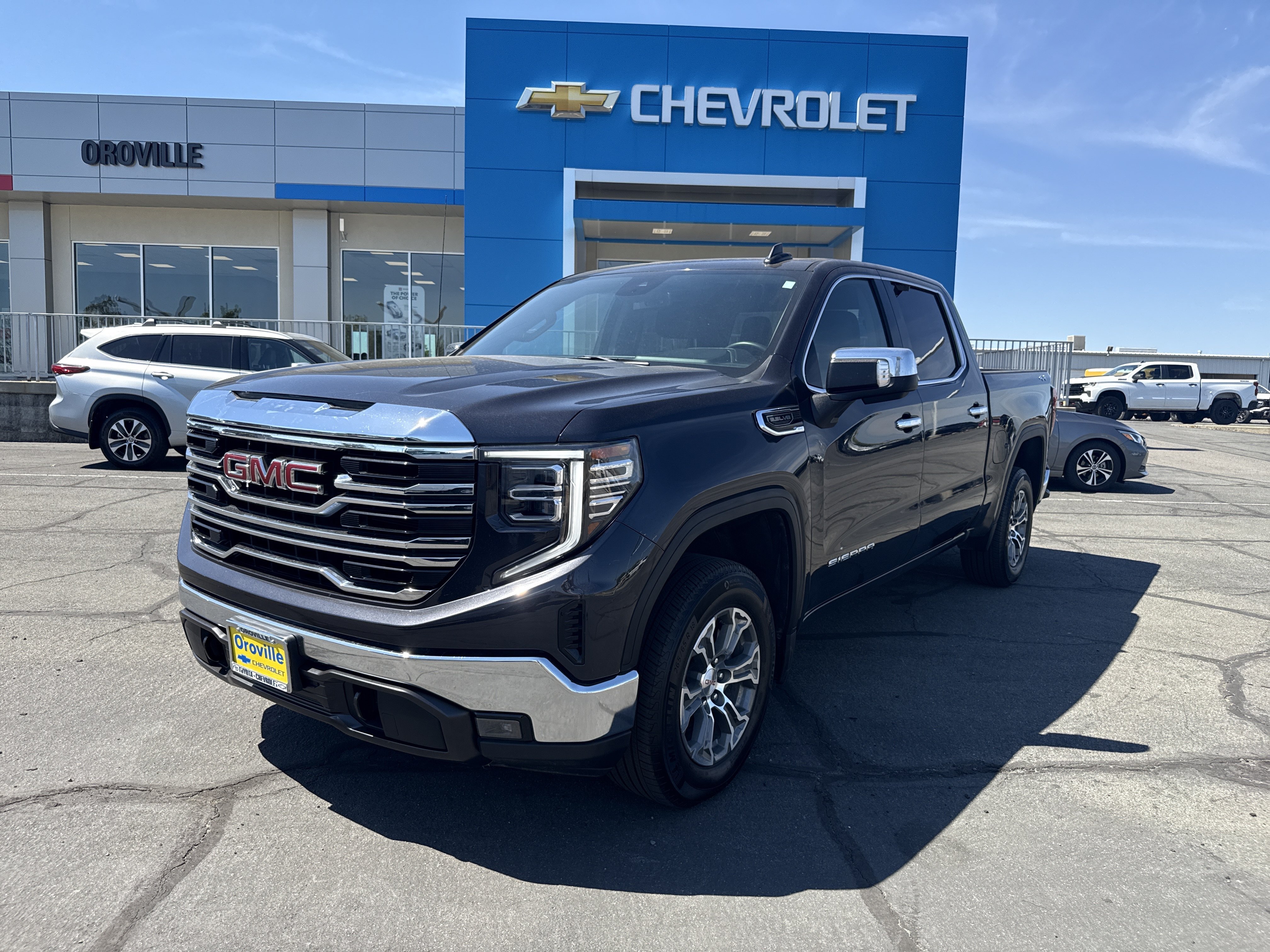 Used 2025 Titanium Rush Metallic GMC SLT image 1