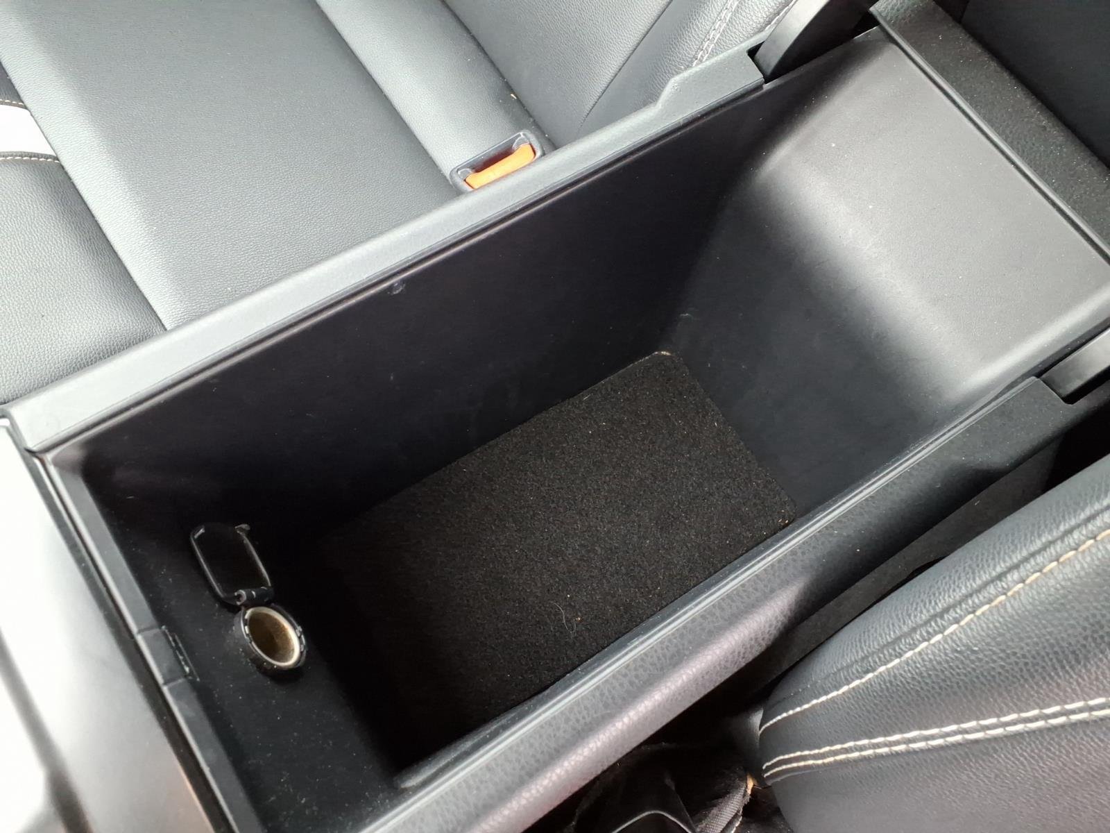 Used 2025  Toyota SE image 21