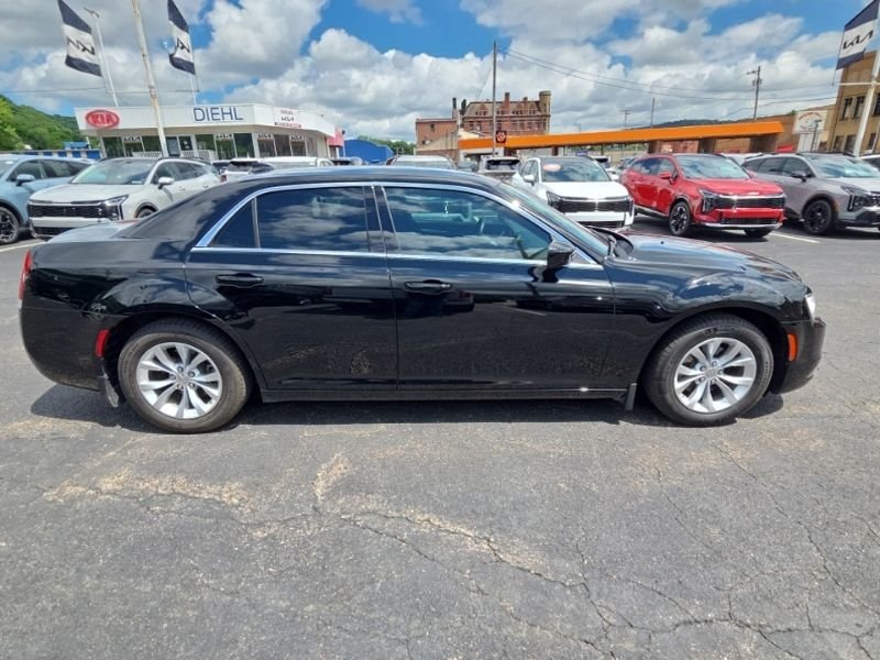 Used 2022 Black Chrysler Touring image 8