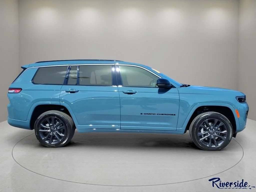 New 2026 Steel Blue Exterior Paint Jeep Limited image 3