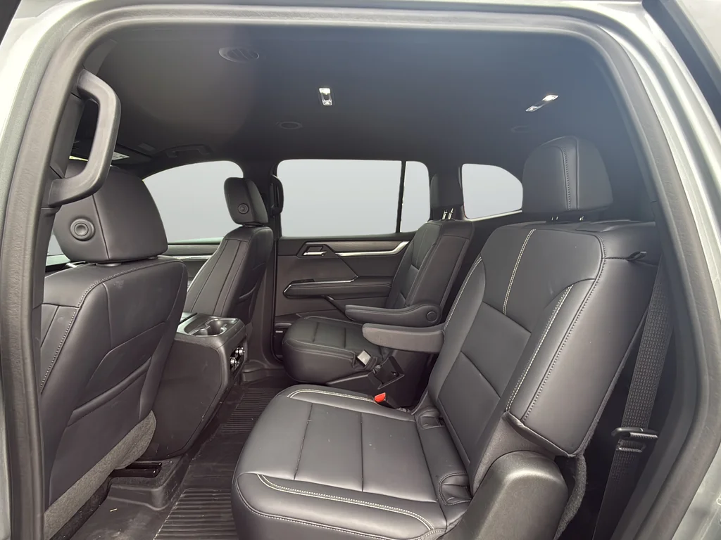 Used 2024 Silver GMC Elevation image 27