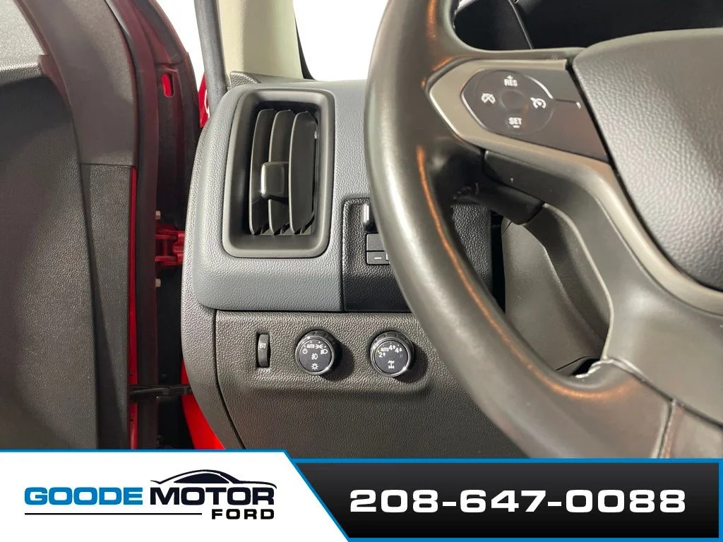 Used 2018 Red Chevrolet Z71 image 14