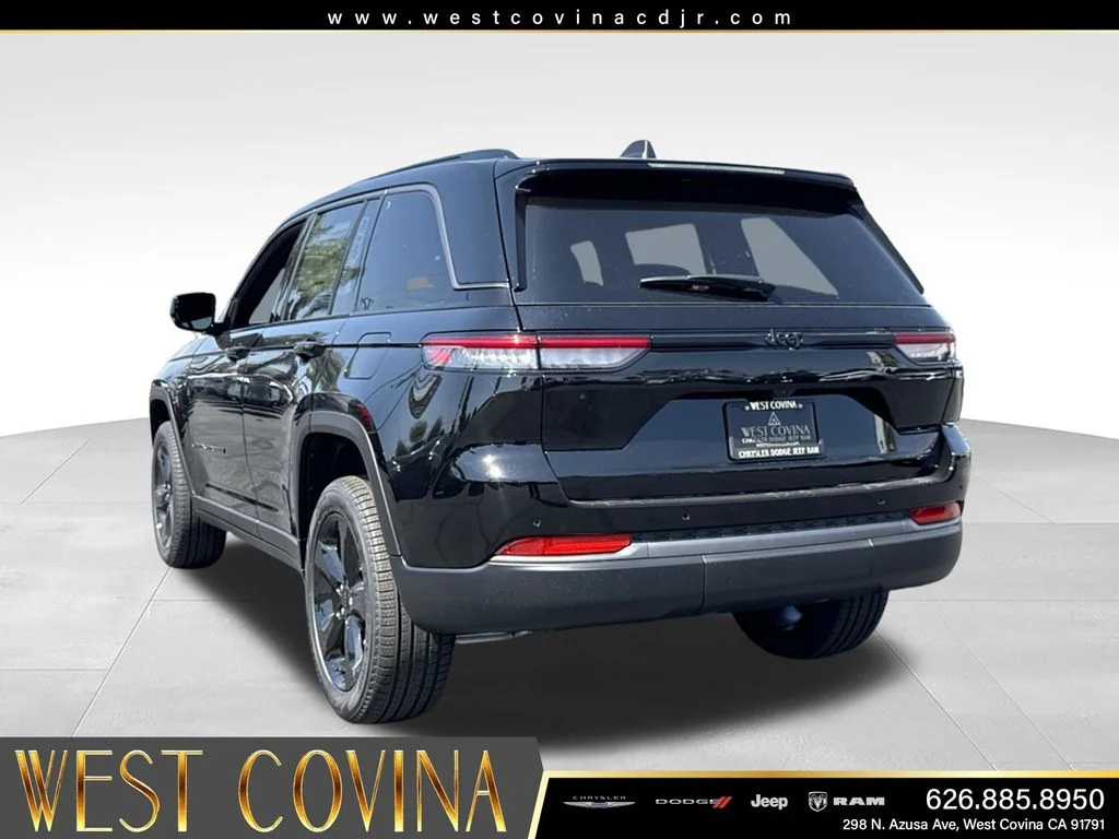 New 2026 Diamond Black Crystal Pearl-Coat Exterior Paint Jeep Limited image 10